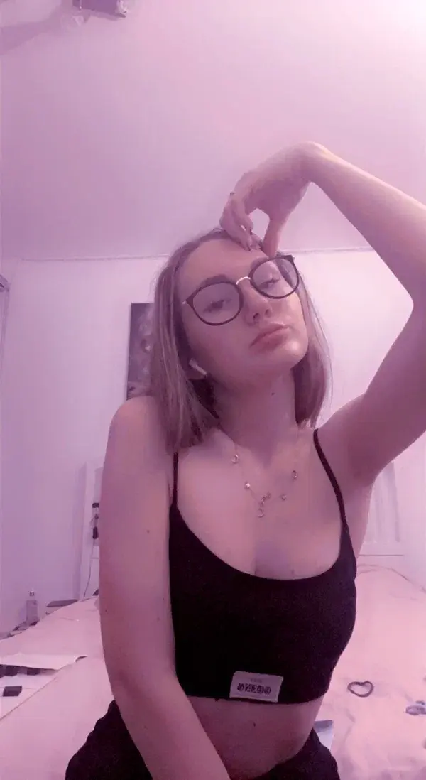 xocil63276 (18) female from US - similar profile