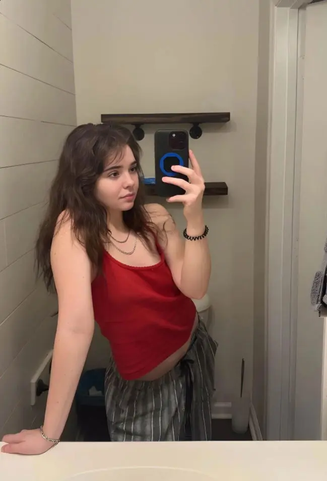 xohehic (18) female from US - sexting partner