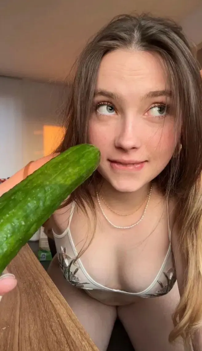 xohoflo (18) female from US - sexting partner