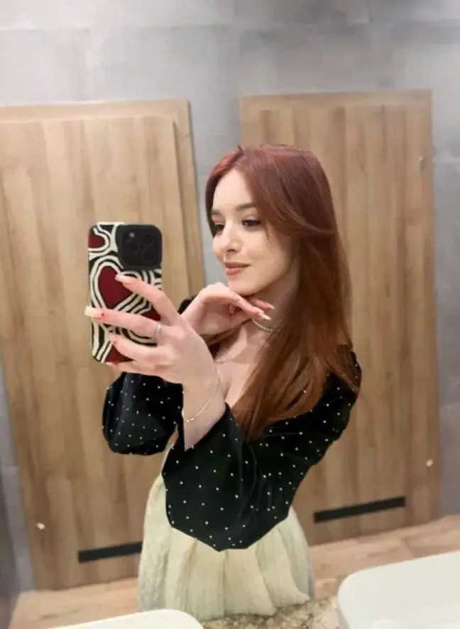 xolyxelity (18) female from US - sexting partner