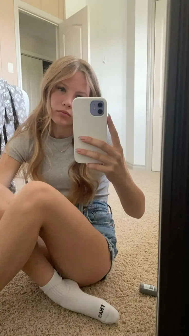 xopape3279 (18) female from US - sexting partner