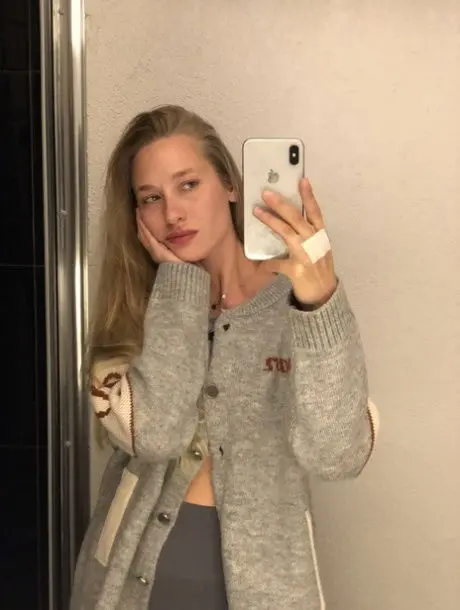 xopile7501 (25) female from US - sexting partner