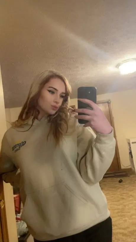 xorov79738 (25) female from GB - sexting partner