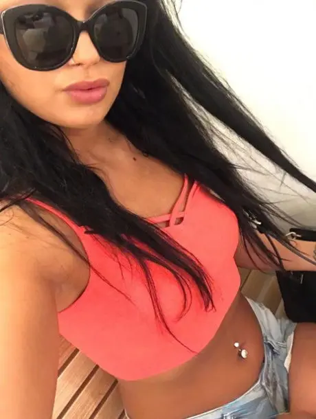 xoxoxi1035 (18) female from GB - sexting partner