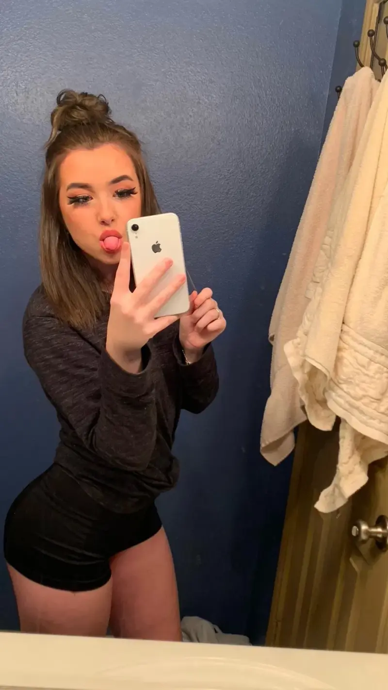 xpeldwlyov (18) female from DE - sexting partner