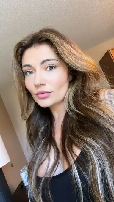 xq5ka5oy2s (18) female from DE - sexting partner