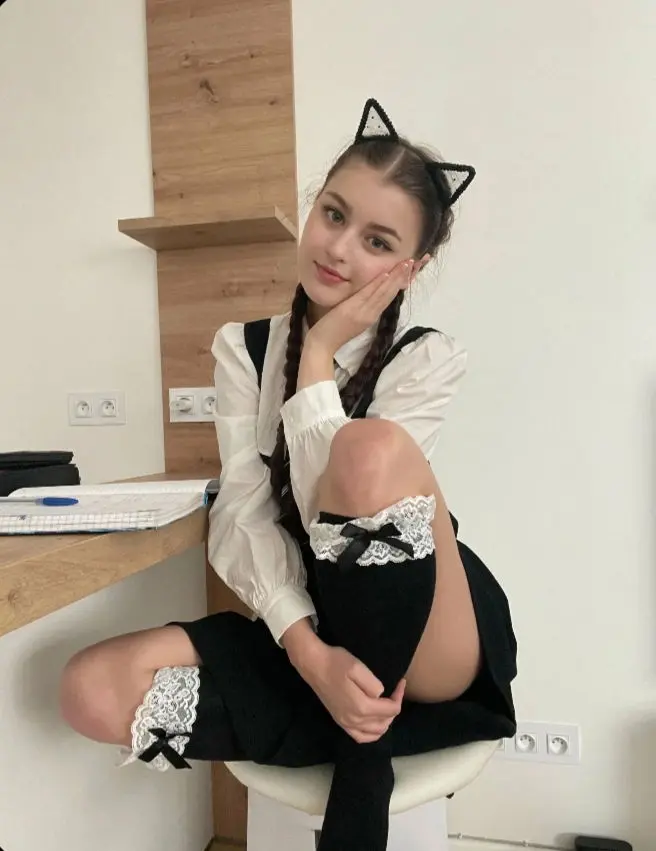 xycyzobaf (18) female from US - sexting partner