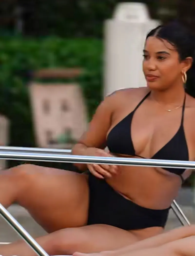 yalovjk (23) female from US - sexting partner