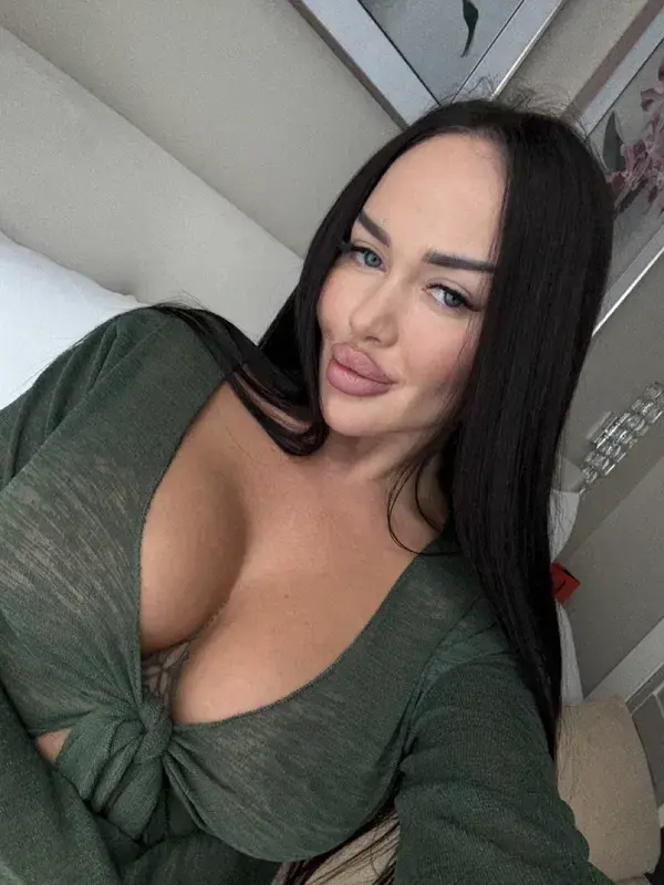 yatima3453 (18) female from IT - sexting partner