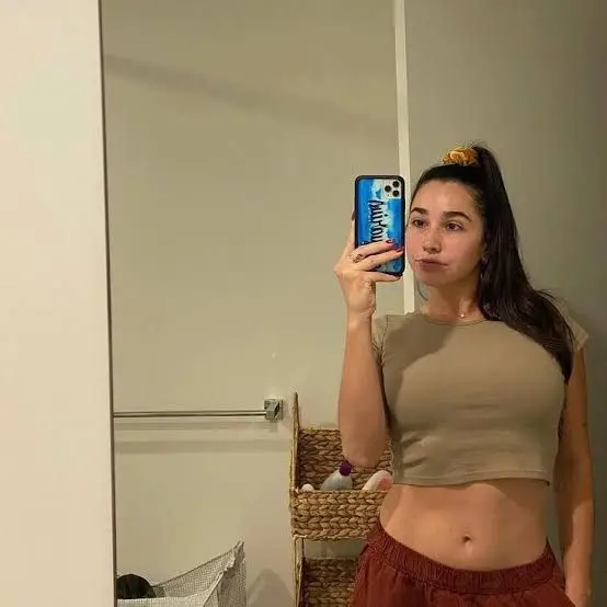 yaxor95380 (18) female from NZ - sexting partner