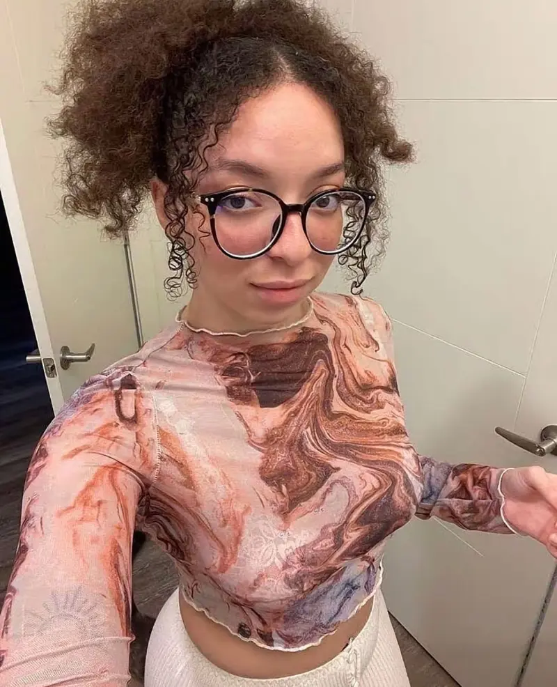 yedivoj425 (27) female from US - sexting partner