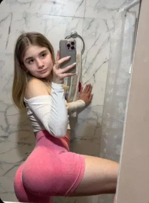 yefor25724 (18) female from US - sexting partner