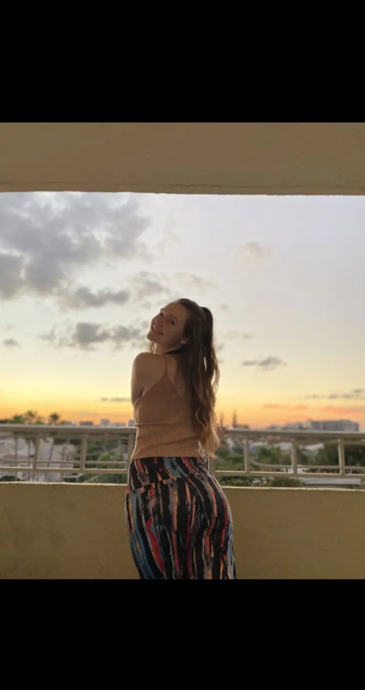 yegelep453 (25) female from US - sexting partner