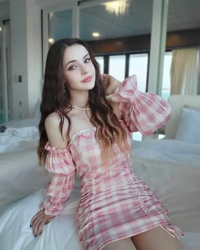 yegemk (21) female from US - sexting partner