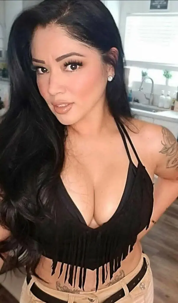 yekoh18606 (18) female from US - sexting partner