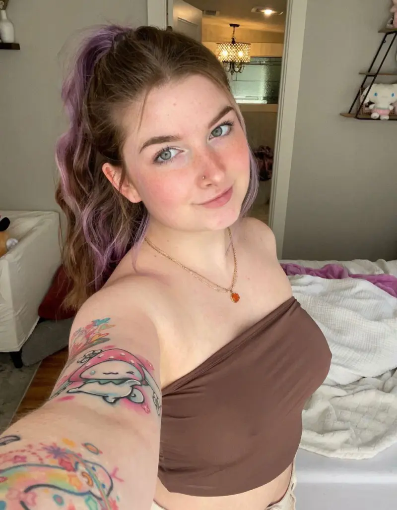 yeoteez (22) female from US - sexting partner