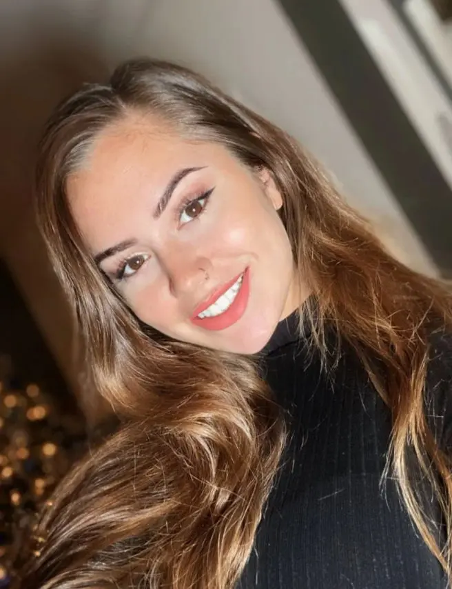 yeropej (18) female from GB - sexting partner