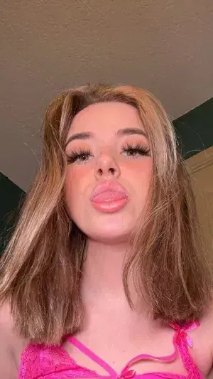 yesali7394 (24) female from US - sexting partner