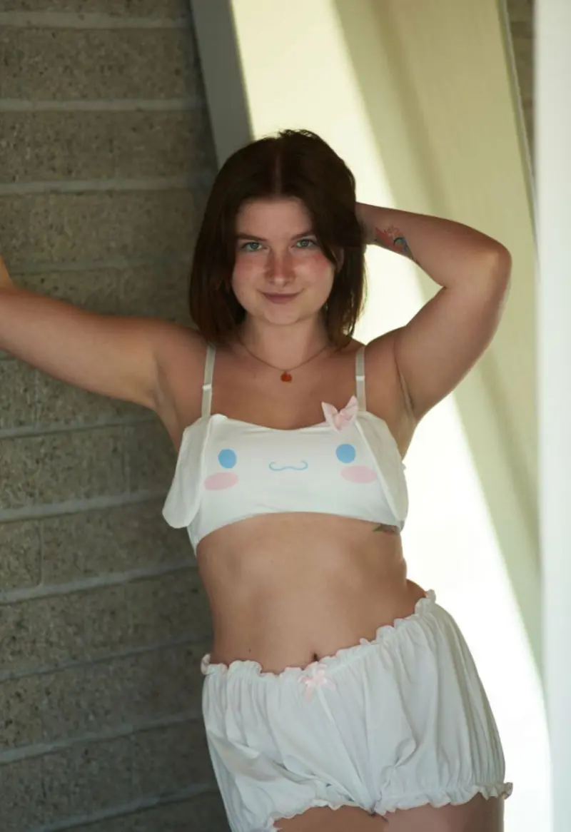 yesolik541 (23) female from US - sexting partner