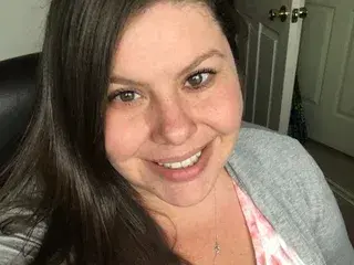 yeub487d90 (18) female from GB - sexting partner