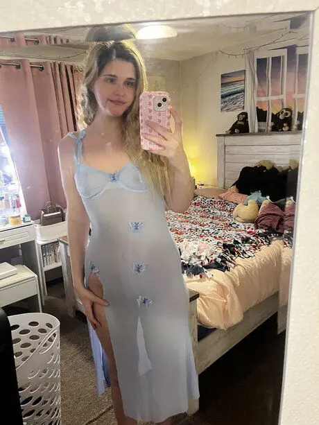 yexogoj218 (18) female from DE - sexting partner