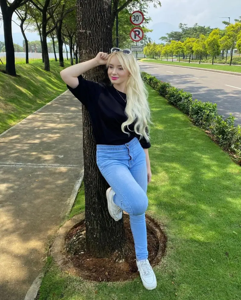 ygphysu (22) female from FR - sexting partner