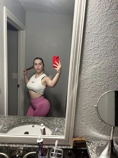 yibaj15350 (25) female from GB - sexting partner