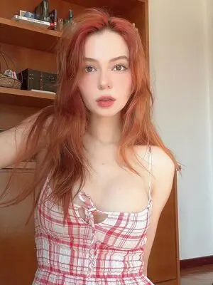 yibof52902 (18) female from AU - sexting partner