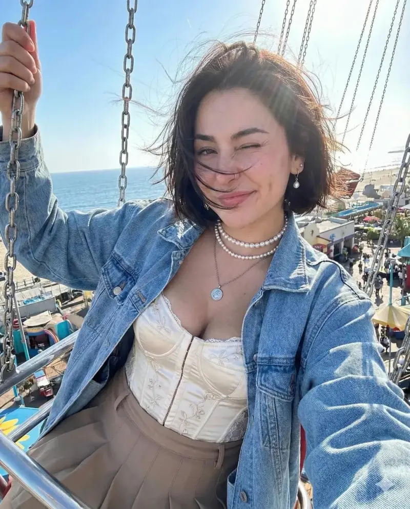 yifoyajk (22) female from US - sexting partner