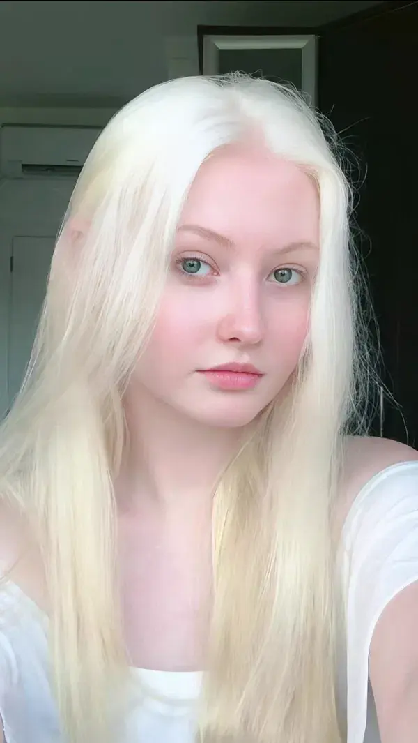 yihalax761 (18) female from GB - sexting partner