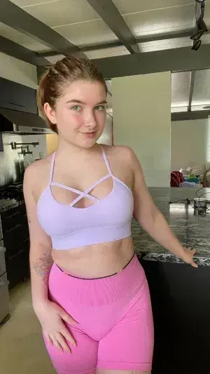 yijig21142 (18) female from US - sexting partner