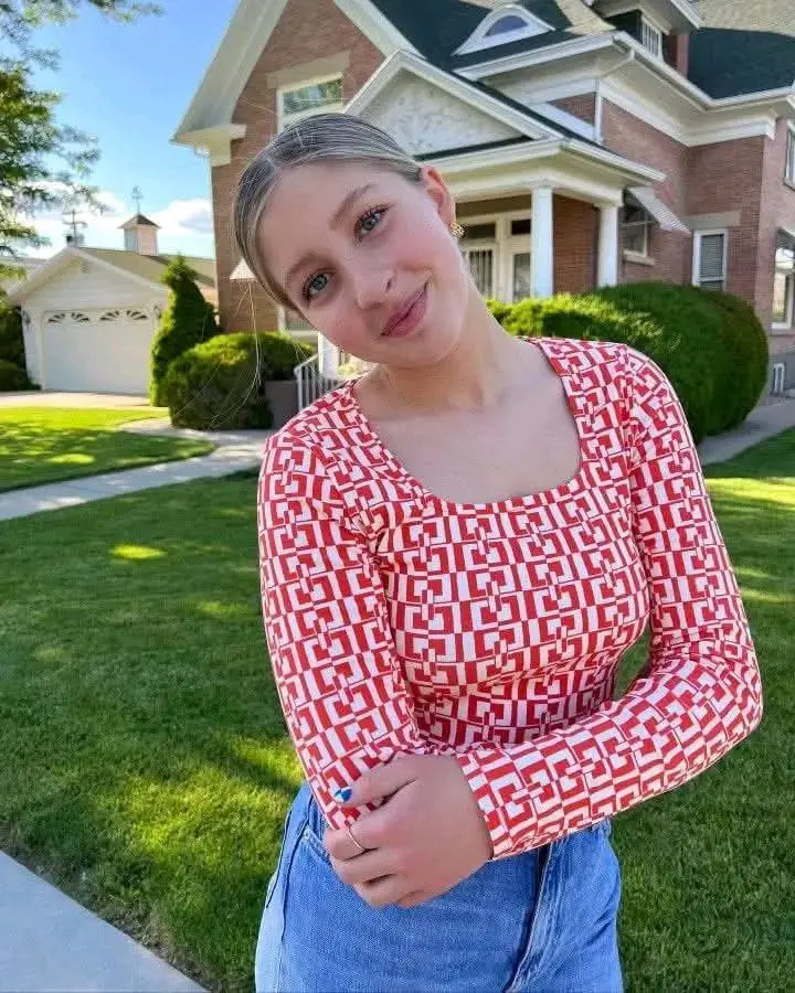 yilefuytr (18) female from US - sexting partner