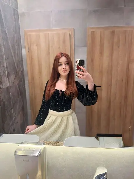 yileji5476 (18) female from BG - sexting partner