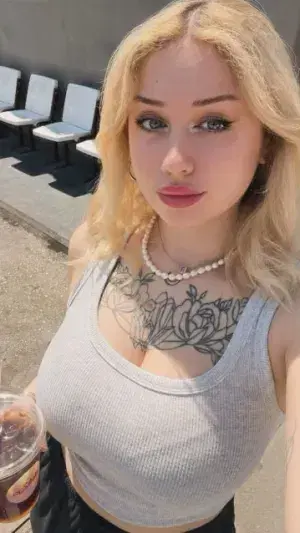 yilitej646 (18) female from US - sexting partner