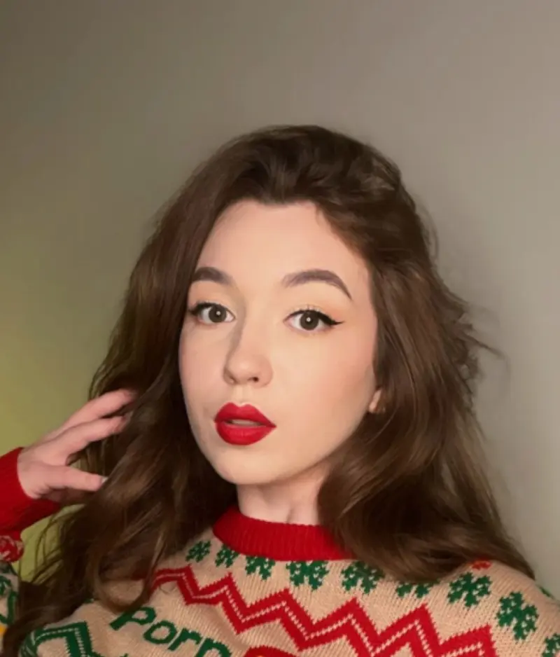 yimogek474 (18) female from US - sexting partner