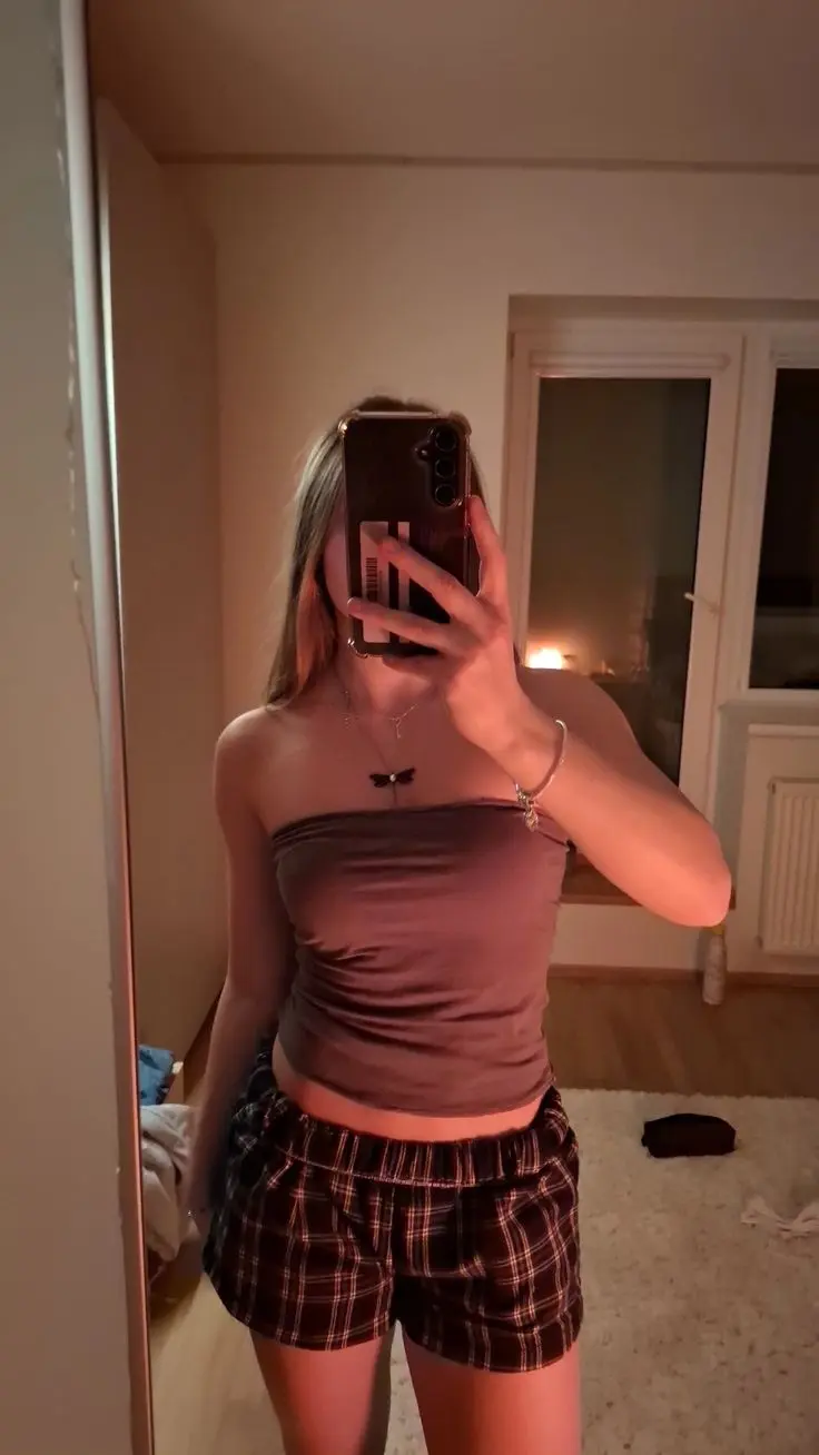 yipatih649 (18) female from AU - sexting partner