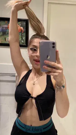 yirewid311 (18) female from US - sexting partner