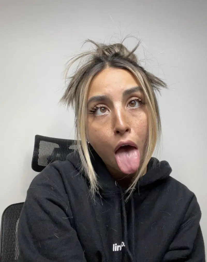 yitigo4004 (28) female from US - sexting partner