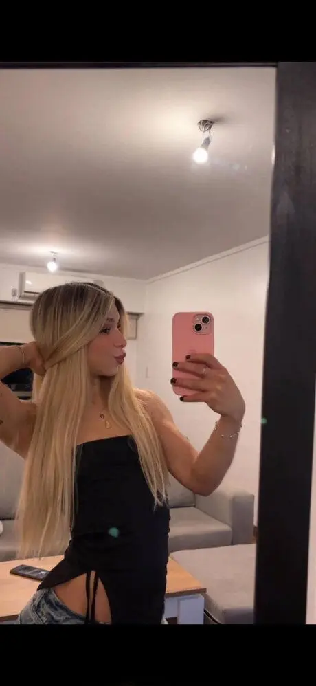 yodijiv881 (18) female from GB - sexting partner