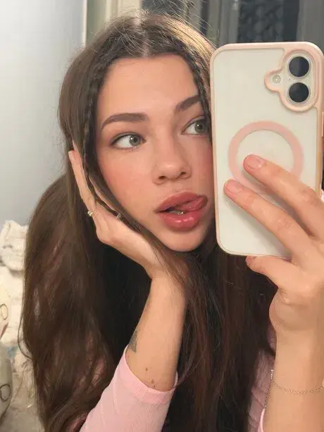 yomiwej367 (24) female from DE - sexting partner