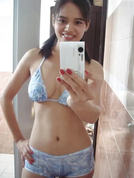 yoneli3246 (18) female from UZ - sexting partner