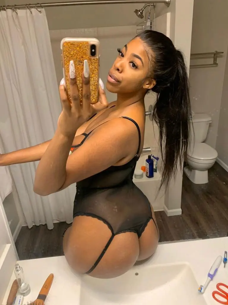 yonoh13198 (18) female from US - sexting partner