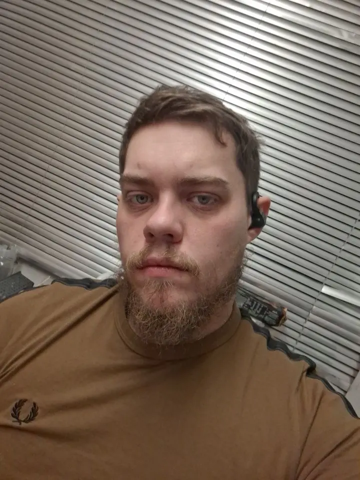 yorky1900 (18) male from GB - similar profile