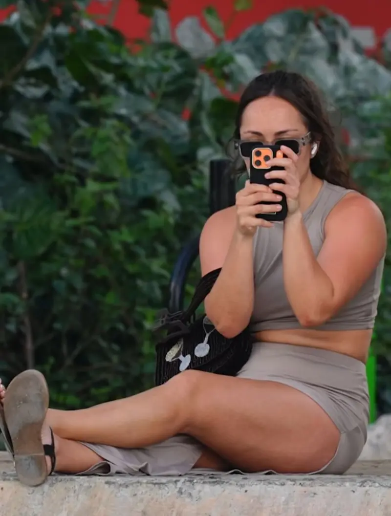 yorohek (23) female from GB - sexting partner