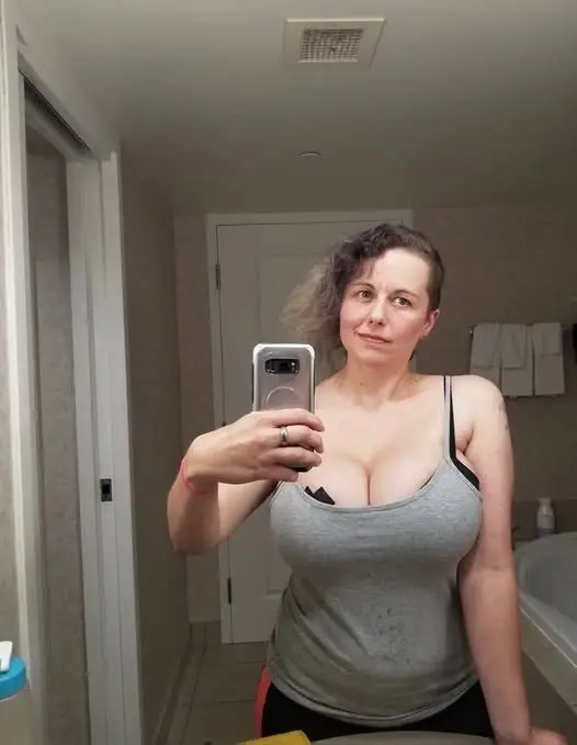 yorol22015 (23) female from US - sexting partner