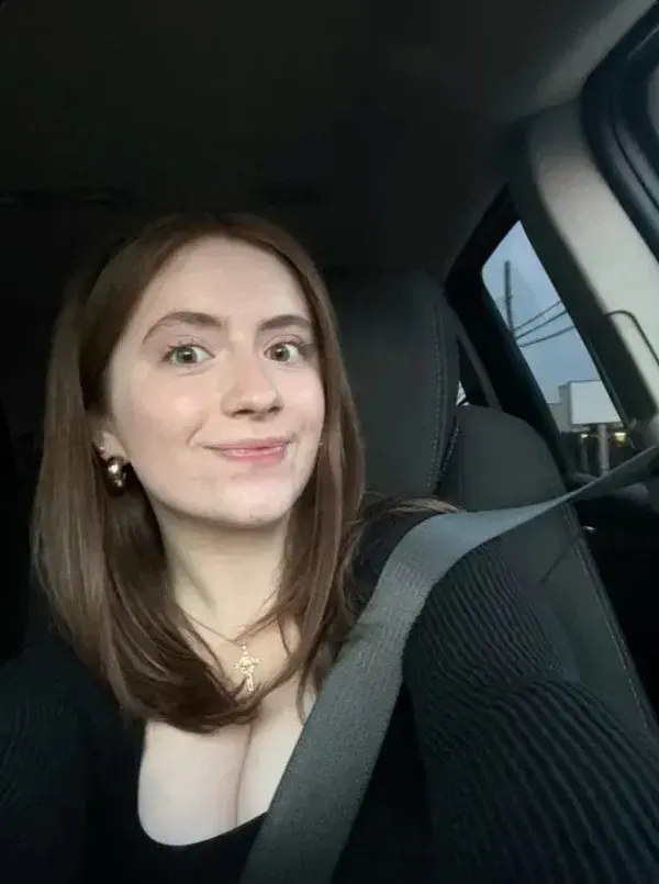 yowid31738 (21) female from GB - sexting partner