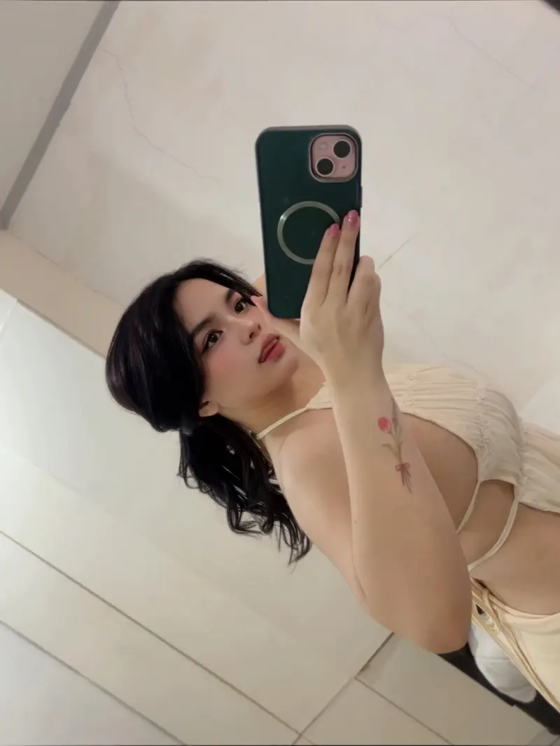 yowimi7344 (18) female from GB - sexting partner