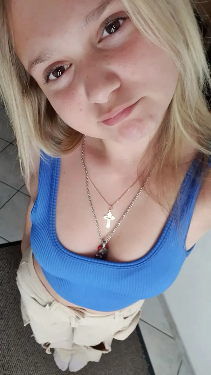 yoyevek960 (18) female from US - sexting partner