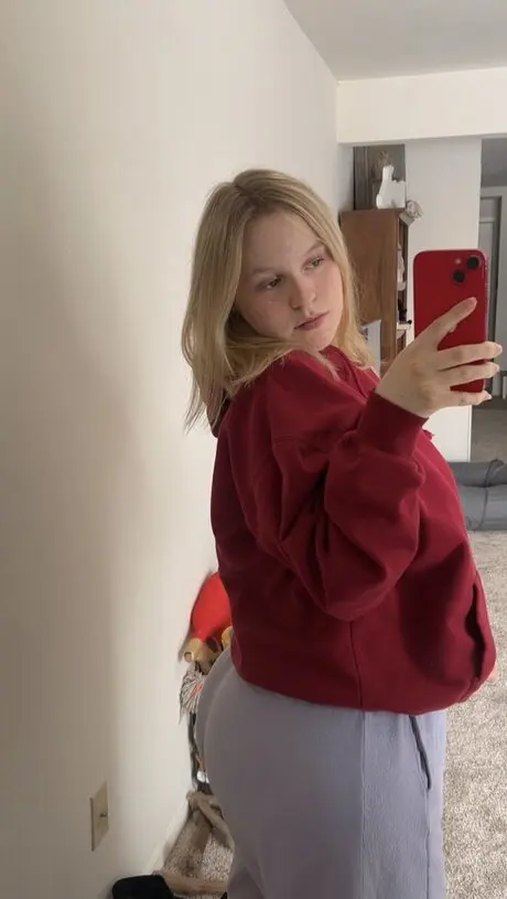 ypeuvza (18) female from US - sexting partner