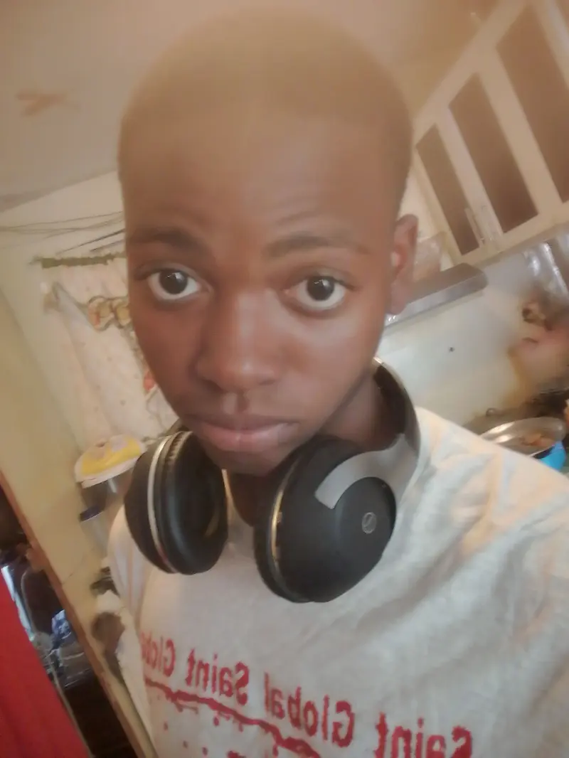 yuniolrobetoyuniolrobeto (18) male from DO - sexting partner